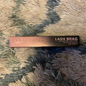 Anastasia Beverly Hills lash brag